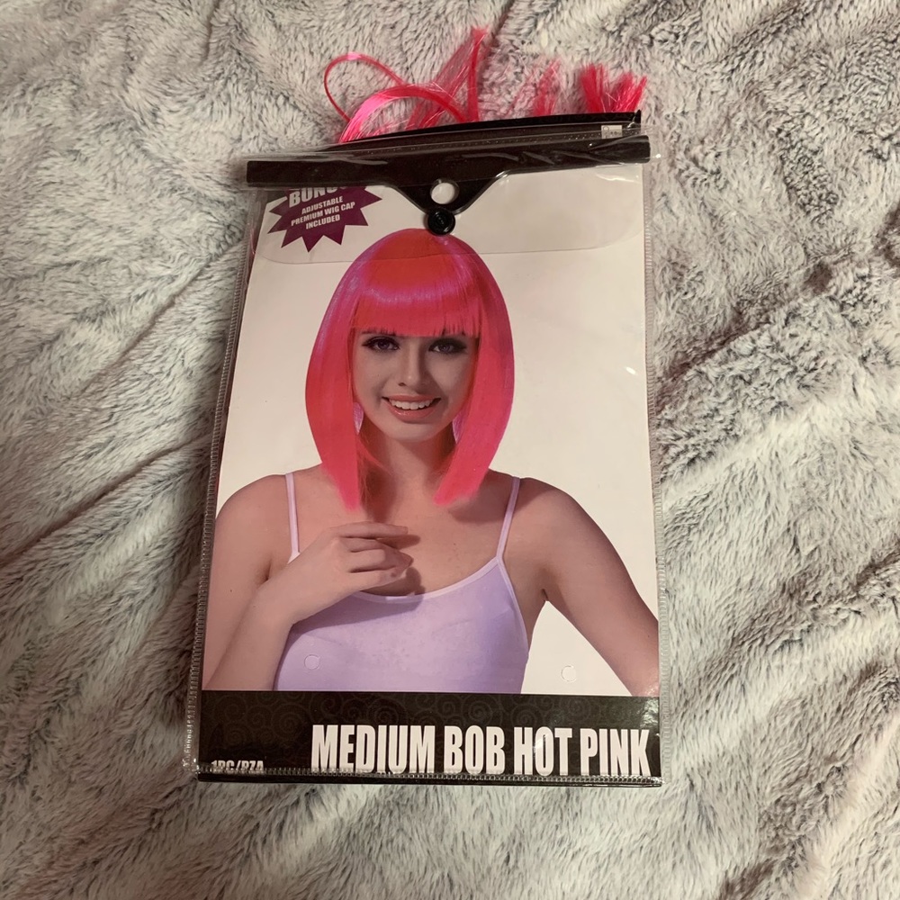 Medium bob hot pink wig